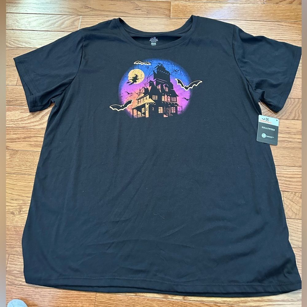 Women’s Halloween Bats Tshirt NWT